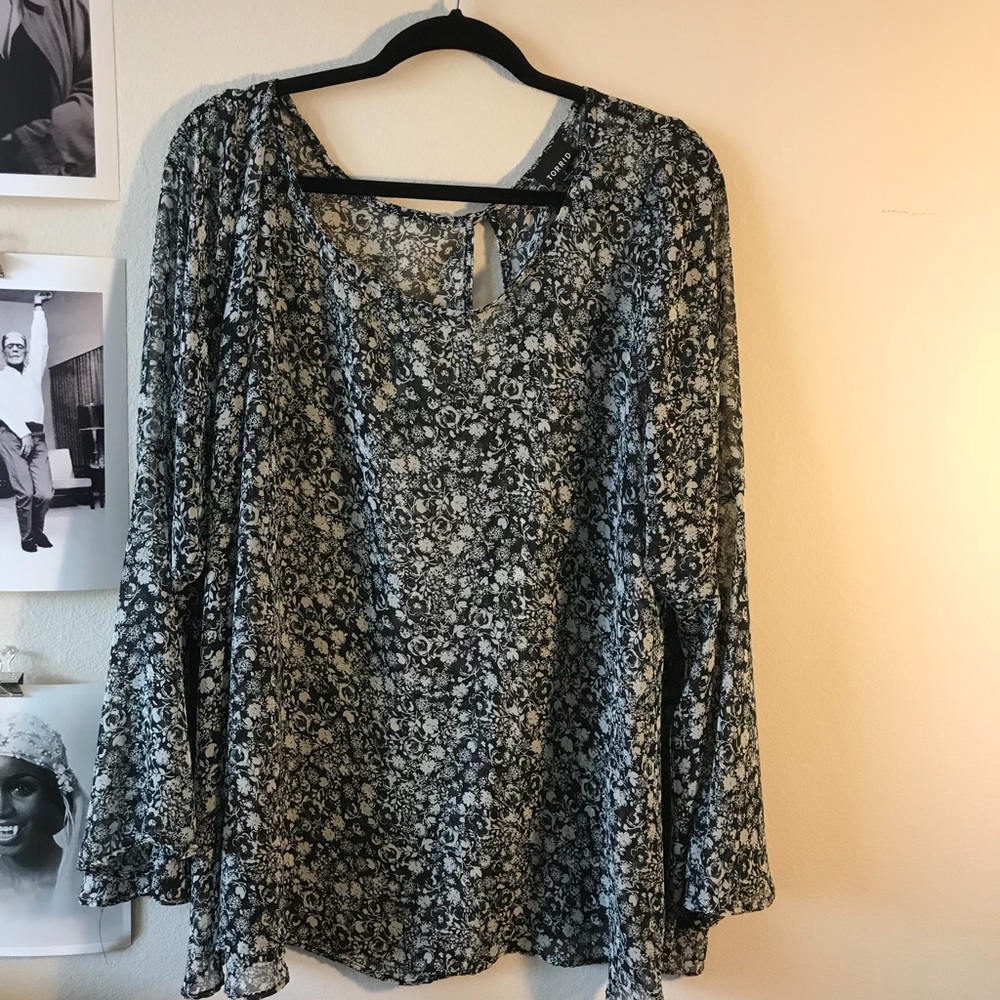 TORRID FLORAL GOGO BLOUSE